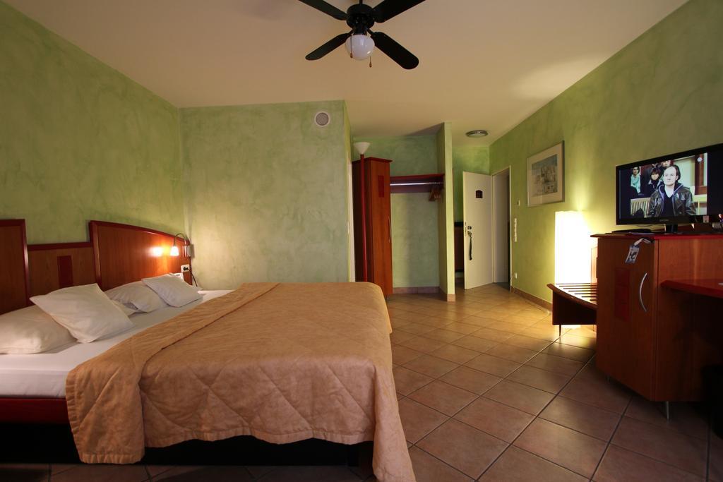 Hotel Mado Κολωνία Δωμάτιο φωτογραφία