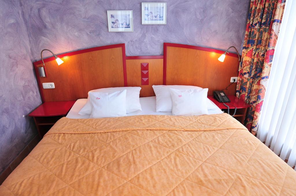 Hotel Mado Κολωνία Δωμάτιο φωτογραφία